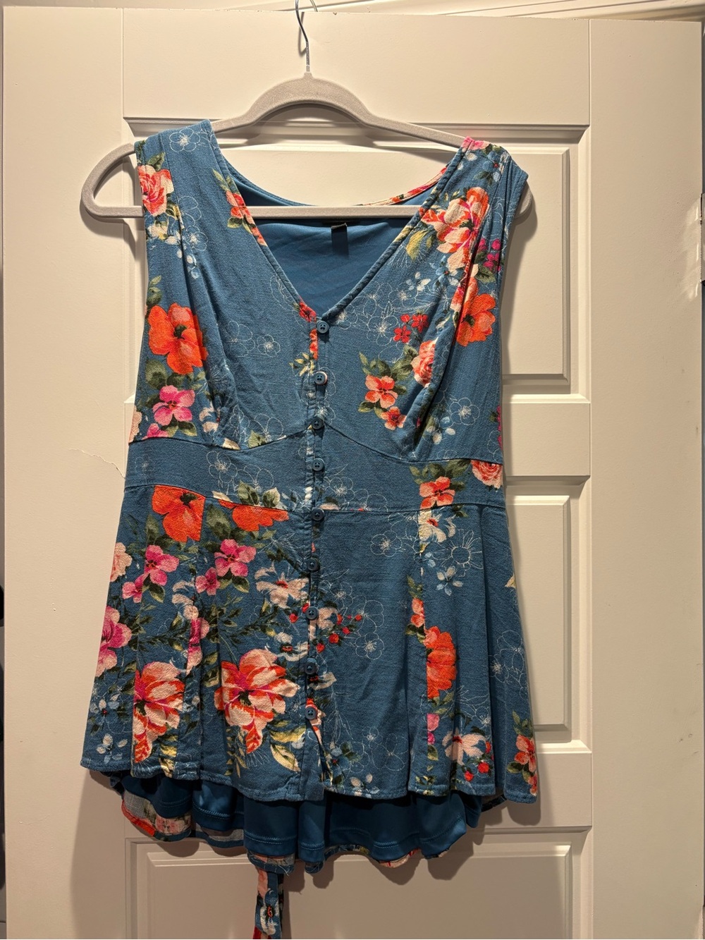 Torrid Size 1 (14/16) Blue Floral Button Front Peplum Tunic Sleeveless Tie Back